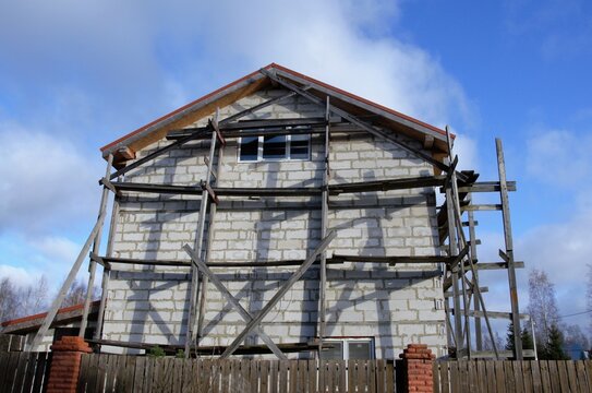 construction of the house, scaffolding is placed around the house