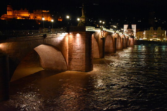 Alte Br&uuml;cke und Schloss Heidelberg bei Nacht