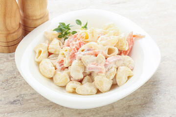 Pasta with salmon and cream cheese