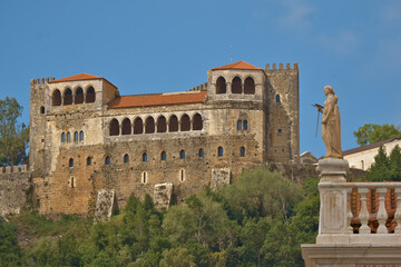 Naklejka premium Medieval Leiria Castle built on top of a hill in Leiria, Portugal