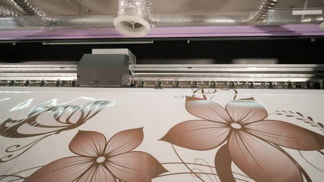 Large format printing of stretch ceilings