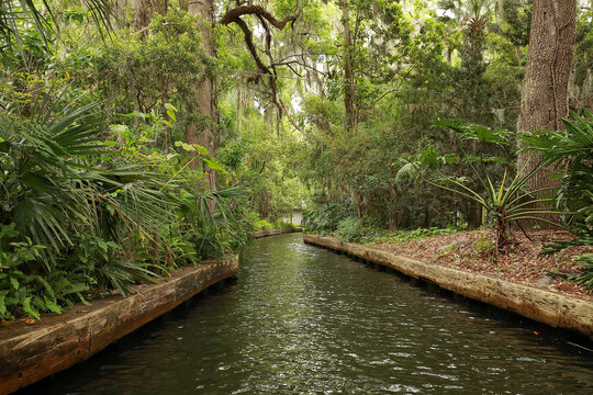 Scenic view of Winter Park, chain of lakes canal.  The chain of lakes is a popular tourist destination for residents and visitors to Winter Park, Florida, USA.