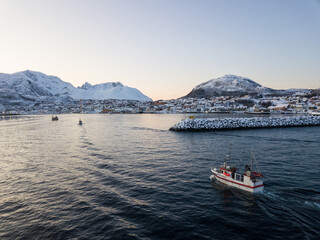 Fototapeta na wymiar Fishing boat in norway in the arctic sea close to Skjervøy