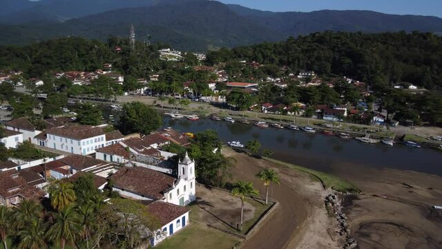 Vista a&eacute;rea da igreja de nossa senhora das dores na cidade de Paraty - Rio de Janeiro, Brazil