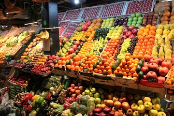 Fototapeta na wymiar Fresh and colorful fruits in market