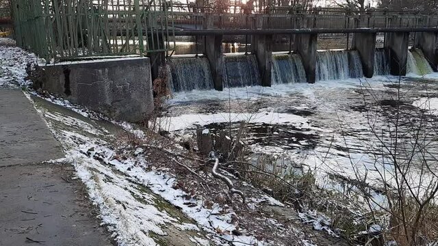 water flowing over the dam