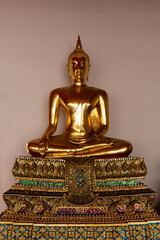 Goldener Buddha in der Tempelanlage Wat Pho in Bangkok