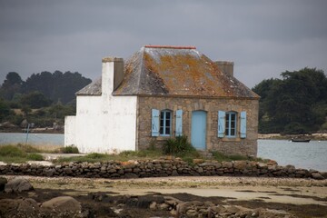 Fototapeta na wymiar old house on the beach