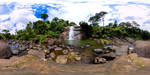 Fototapeta na wymiar Waterfall in the tropical forest. Thaliya Wetuna Ella Falls, Sri Lanka. 360 panorama VR.
