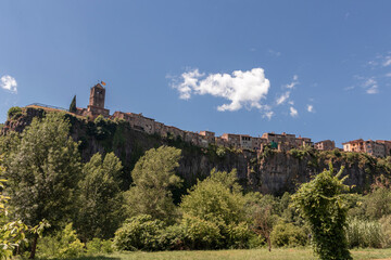 Obraz premium Panoramic view of the picturesque town of Castellfollit de la Roca in Girona