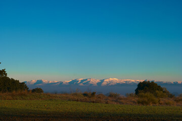 Fototapeta na wymiar krajobraz góry wschód słońca drzewa natura hiszpania
