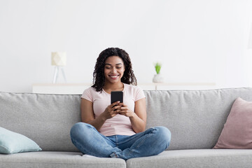 Obraz premium Online chat with tech, meeting, great offer, ad and add, blog in free time, social networks