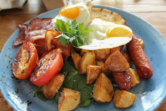 Fried Eggs With Bacon And Hashbrowns