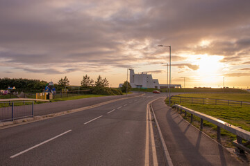 Fototapeta premium Sunset along the roadside and apartments.