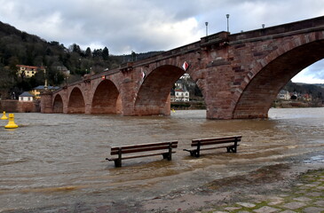 Der Neckar in Heidelberg bei Hochwasser
