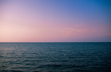 Fototapeta premium sunrise over the clean sea 