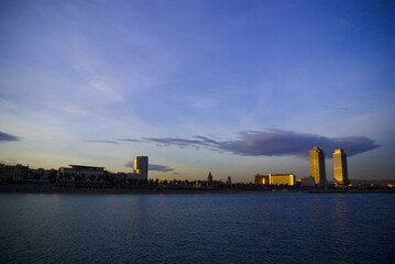 Fototapeta premium Barcelona skyline from the boat