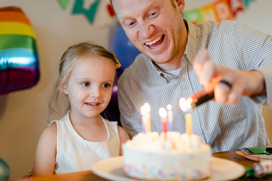 Happy Dad Lights Kid's Birthday Candles