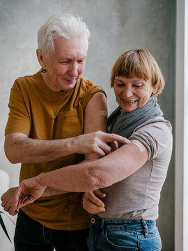 Senior couple get vaccinated happy