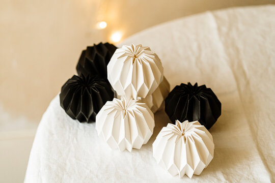 paper balls and linen
