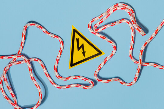 A sign "dangerous" lying in the middle red-white rope