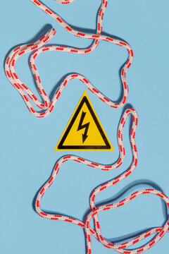 A sign "dangerous" lying in the middle red-white rope