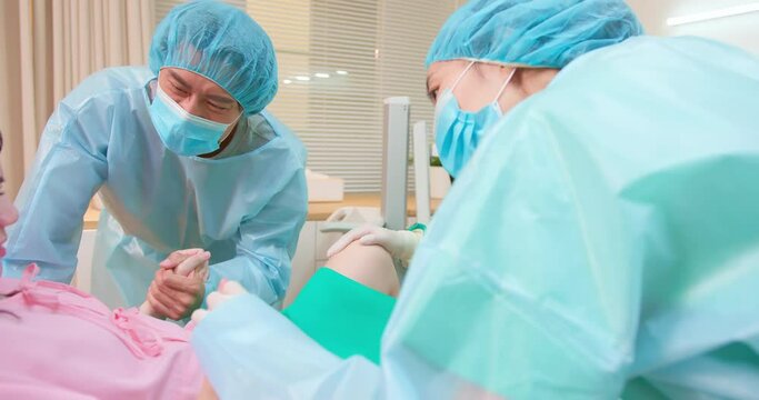 pregnant woman in delivery room
