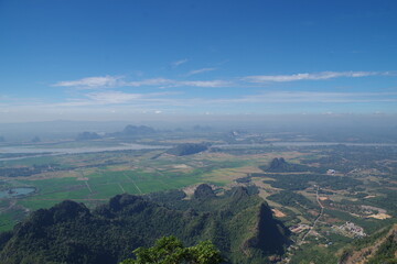 Fototapeta na wymiar ミャンマー　ズウェカビン山から見たパアンの景色