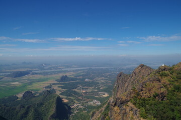 Fototapeta premium ミャンマー ズウェカビン山から見たパアンの景色