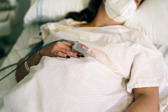 Pregnant woman being monitored before giving birth.
