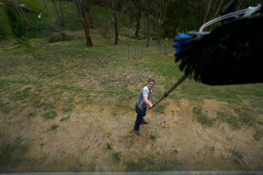 Window cleaning using extender pole