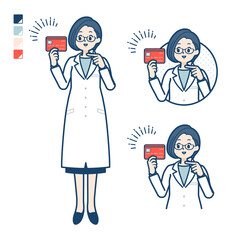 白衣を着た女性医師がクレジットカードを指差しているイラスト