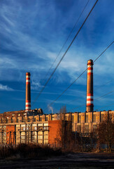 Power station with two chimneys