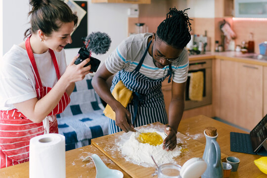 Influencers Cooking online 