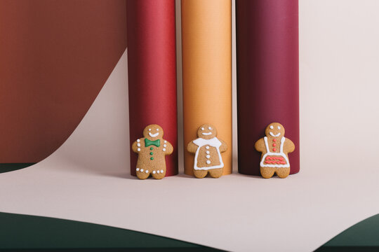 GIngerbread cookies in a row