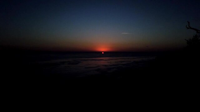 Time lapse of sun setting over the horizon at El Matador Beach, Visit California, ocean, sea