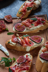 spanish appetizers with wine