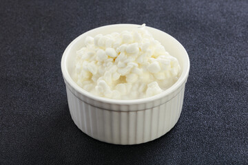 Dietary granulated cottage cheese for breakfast