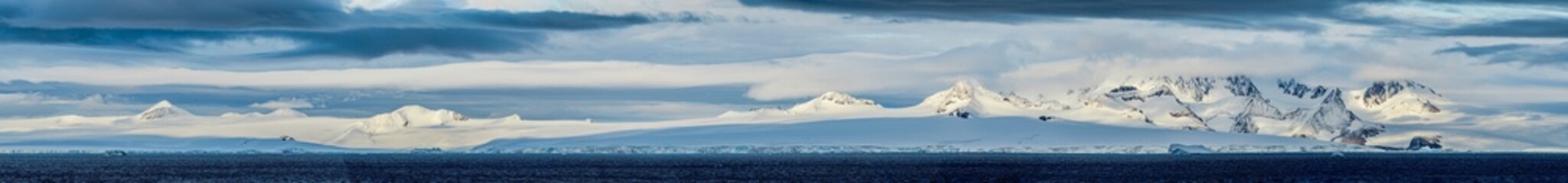 Fototapeta na wymiar View of Antarctic Peninsula, Antarctica