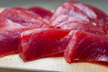 新鮮で味わい深く美味しい本鮪の赤身