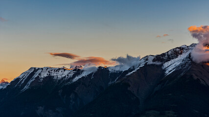 Die Schweizer Alpen im Monte Rosa-Gebiet im Wallis bei Abendsonne