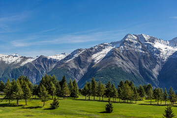 Fototapeta na wymiar Europas höchstgelegener 9-Loch-Golfplatz auf der Riederalp im Wallis, Schweiz