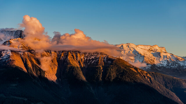 Die Schweizer Alpen im Monte Rosa-Gebiet im Wallis bei Abendsonne