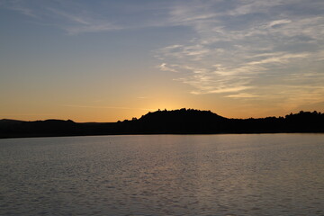 Lac du Pêcher Cantal coucher de soleil
