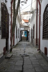 Fototapeta na wymiar narrow passage way in the old city of Skopje