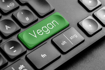 mittelgrüne "Vegan" Taste auf einer dunklen Tastatur