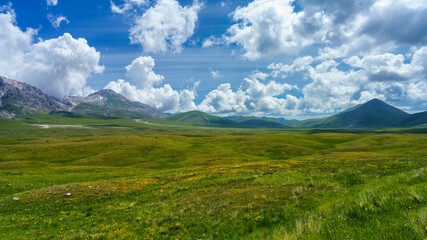 Obraz premium Mountain landscape at Gran Sasso Natural Park, in Abruzzo, Italy
