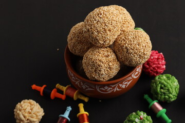 Firki and tilgul for makar sankranti. Makar sankranti is Indian kite Festival. It is also known as uttarayan. Firki is also called spin or Patang dori.