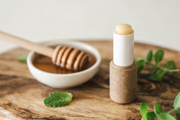 リップクリーム　薬用リップ　ナチュラル