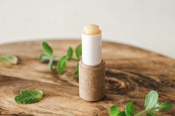 リップクリーム　薬用リップ　ナチュラル